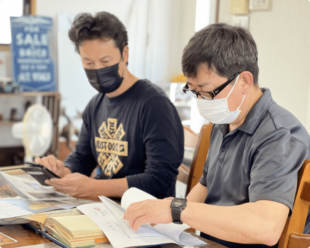 資料を見て資材を選ぶ